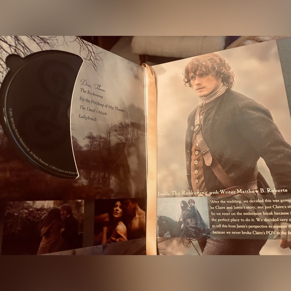 Outlander dvd gift set nwot - Picture 3 of 6